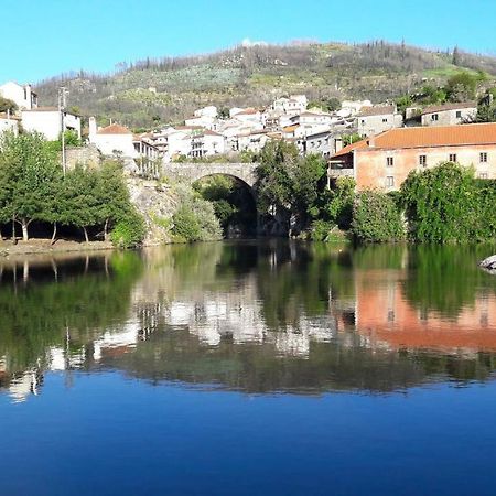 A Look Into The River Apartment Avo Bagian luar foto